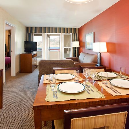 Holiday Inn Hotel & Suites Osoyoos By Ihg Стая снимка