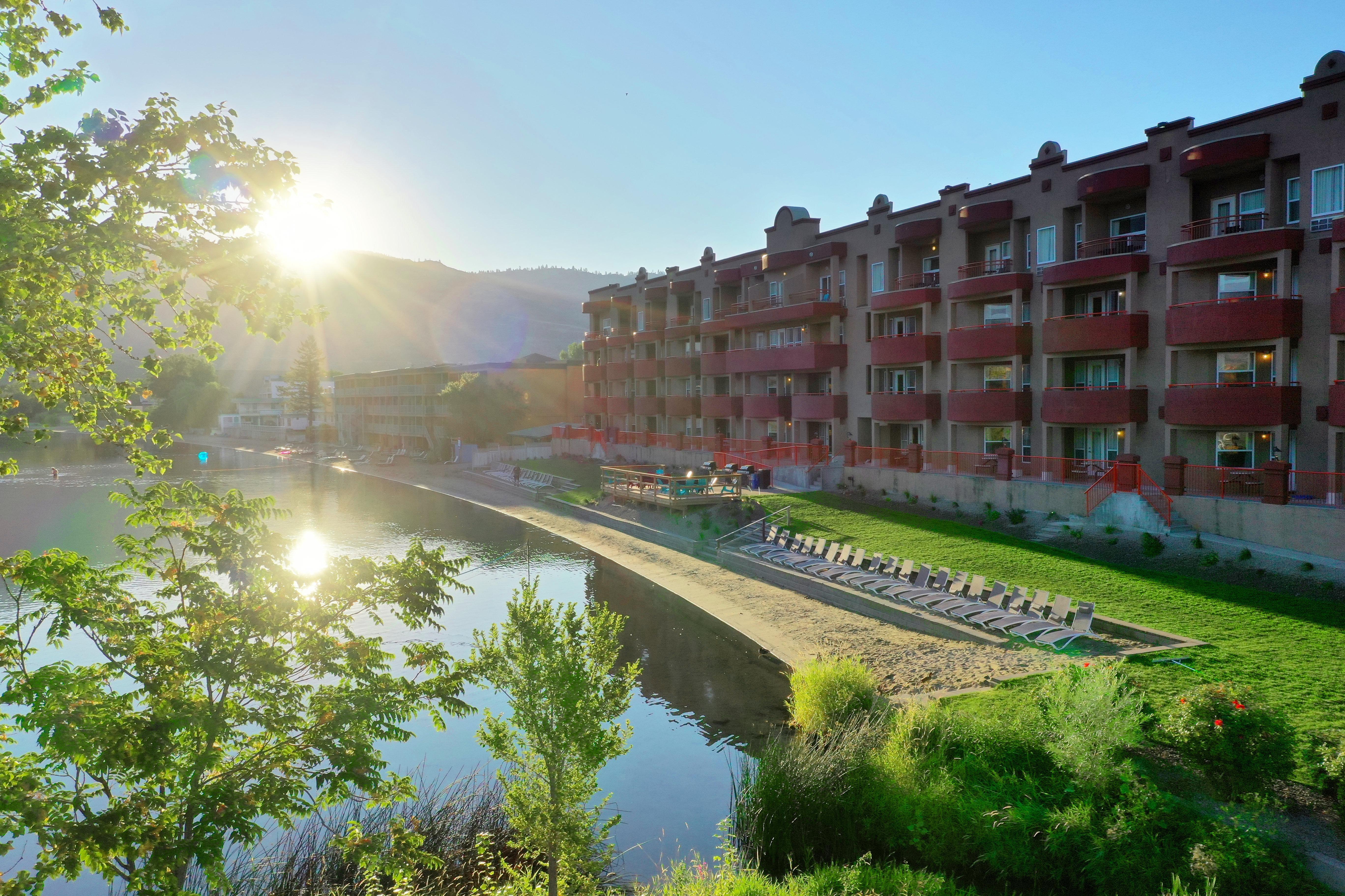Holiday Inn Hotel & Suites Osoyoos By Ihg Екстериор снимка