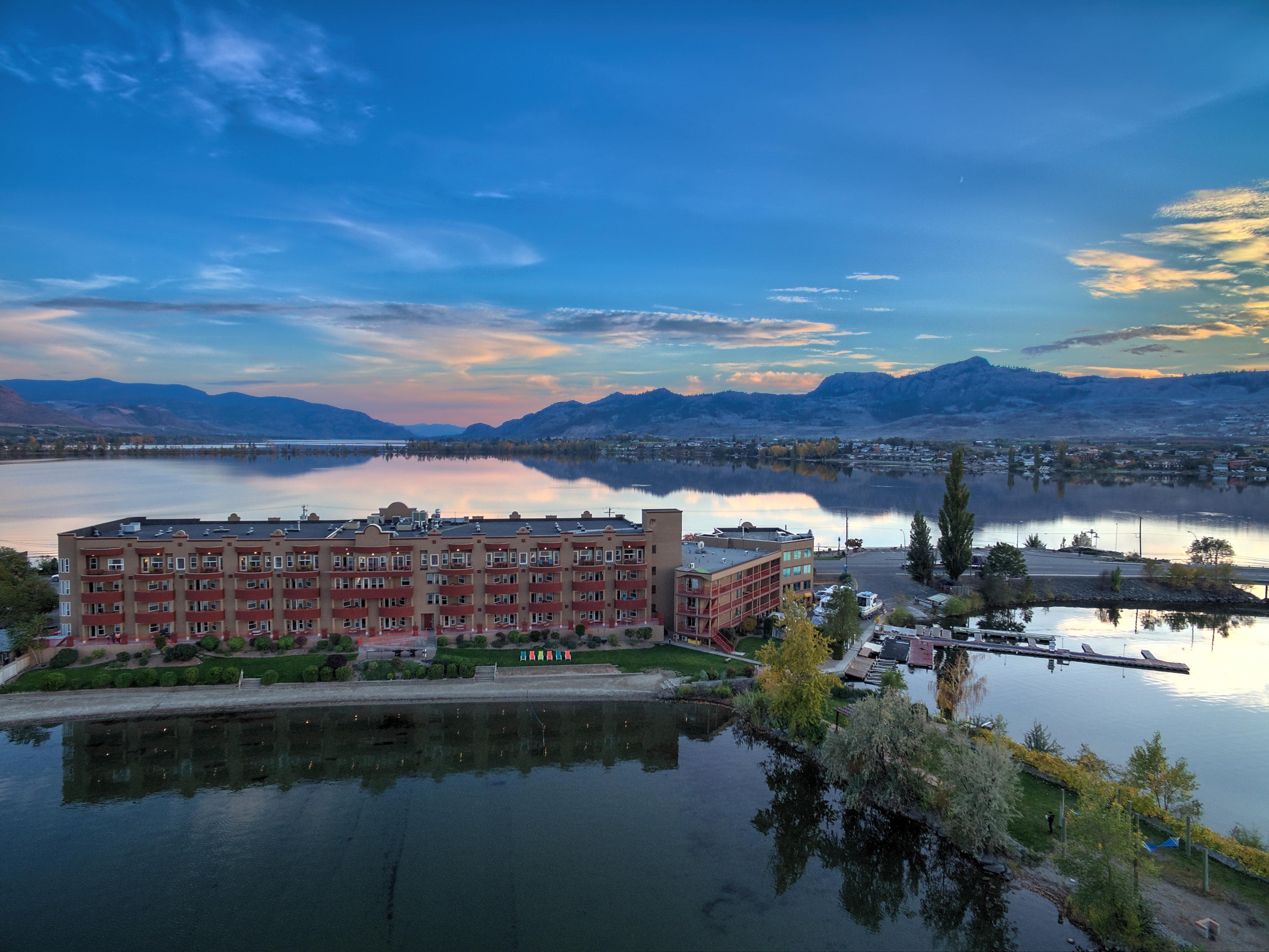 Holiday Inn Hotel & Suites Osoyoos By Ihg Екстериор снимка