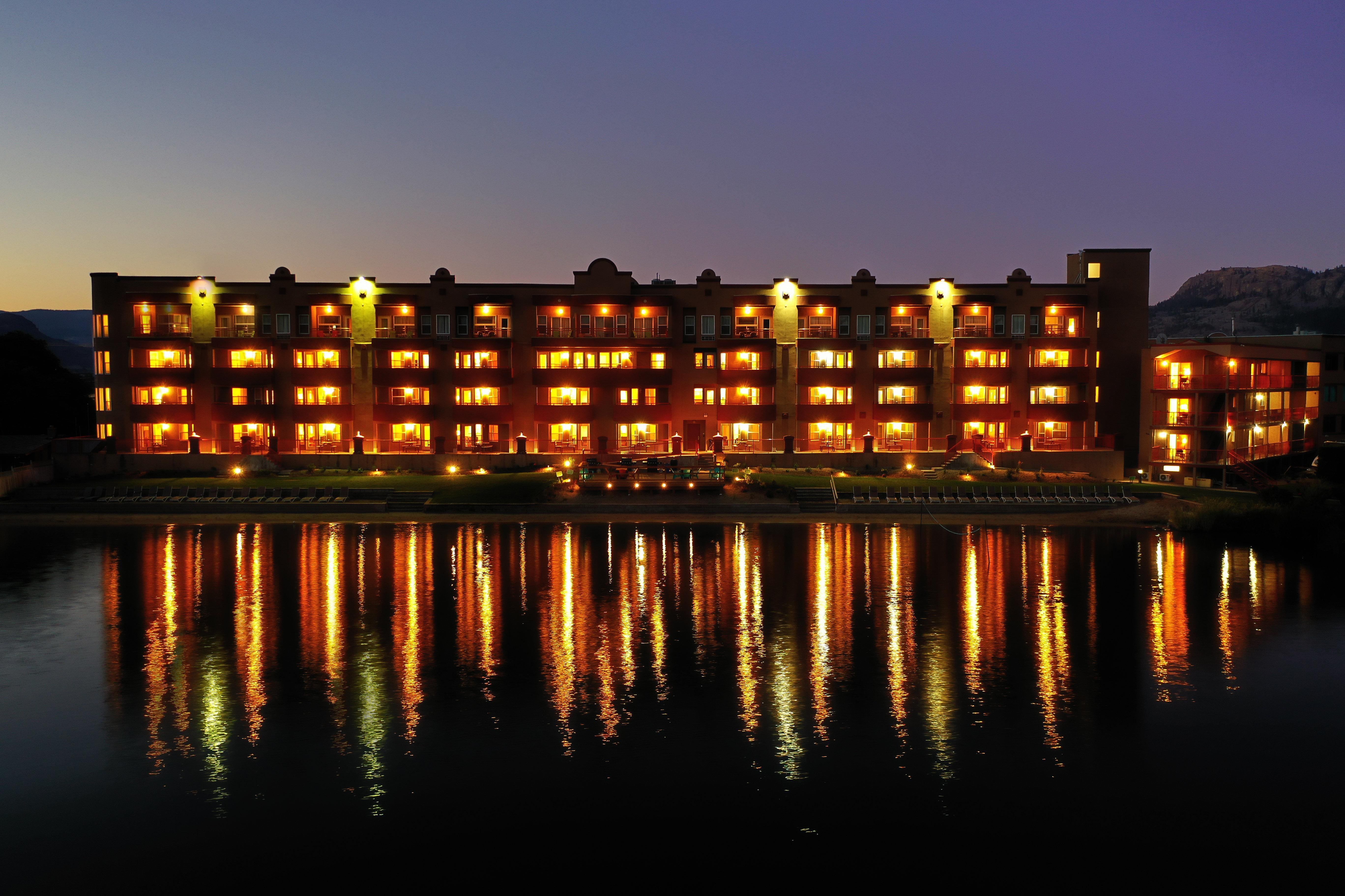 Holiday Inn Hotel & Suites Osoyoos By Ihg Екстериор снимка