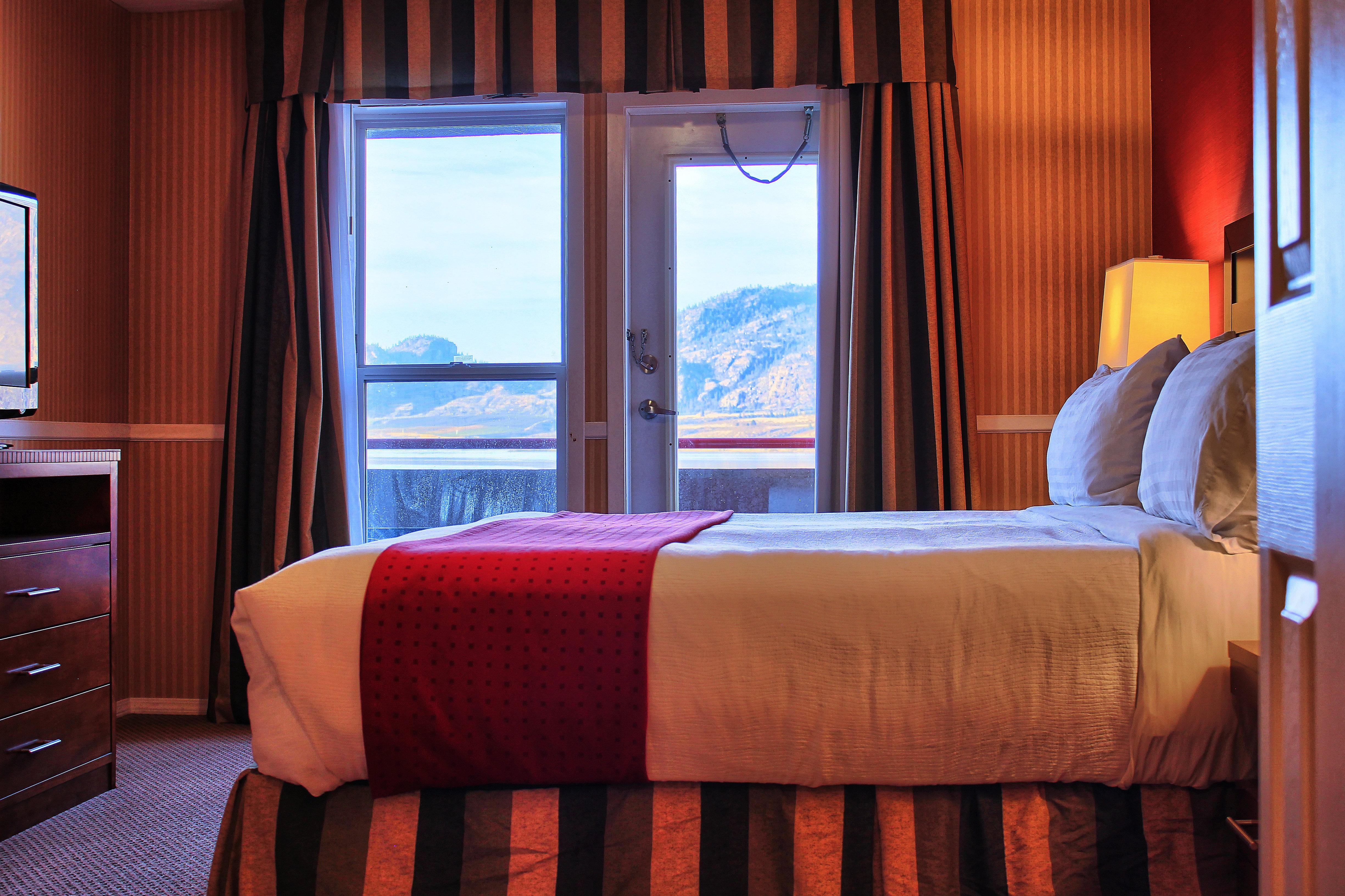 Holiday Inn Hotel & Suites Osoyoos By Ihg Екстериор снимка
