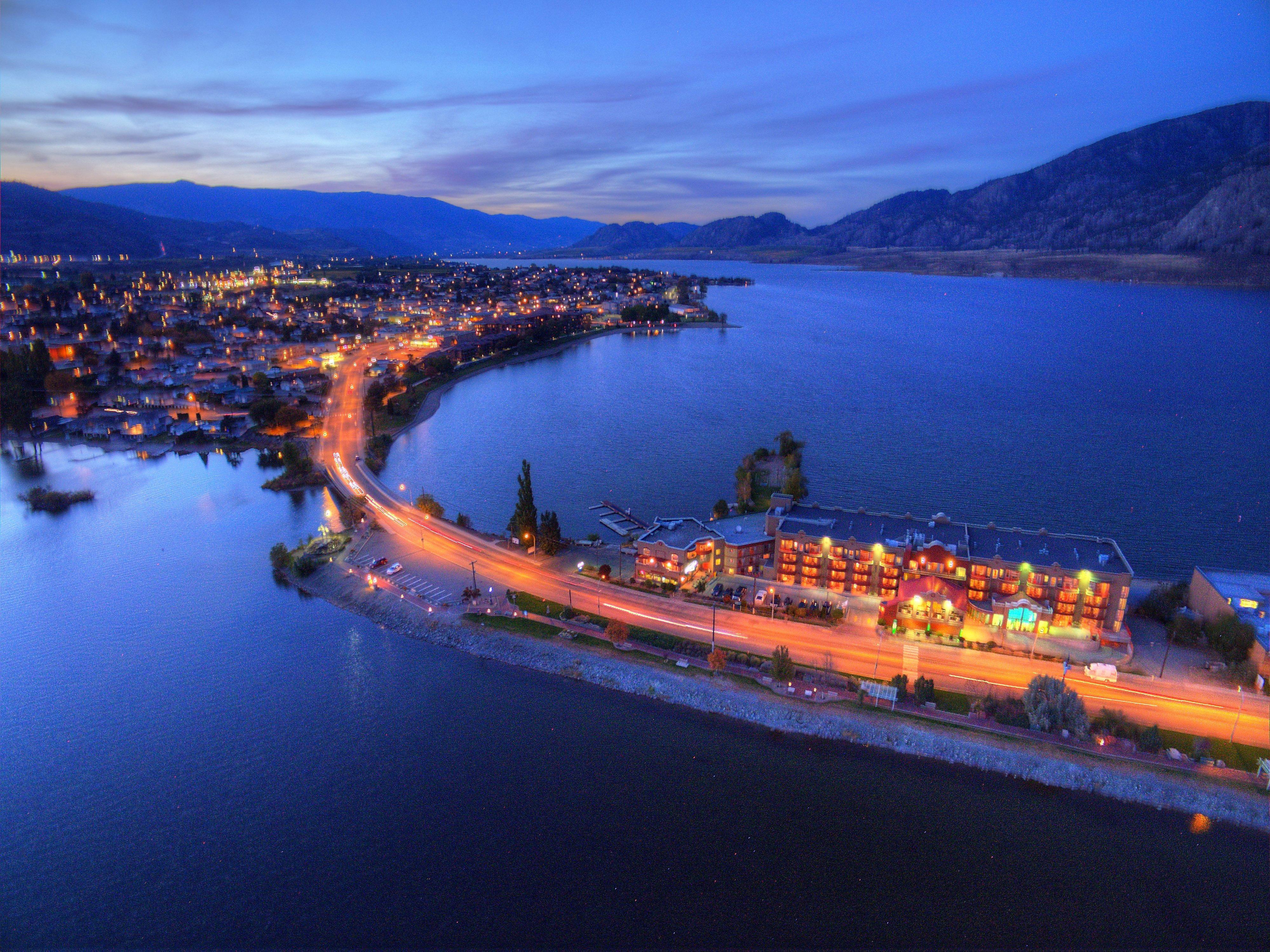 Holiday Inn Hotel & Suites Osoyoos By Ihg Екстериор снимка