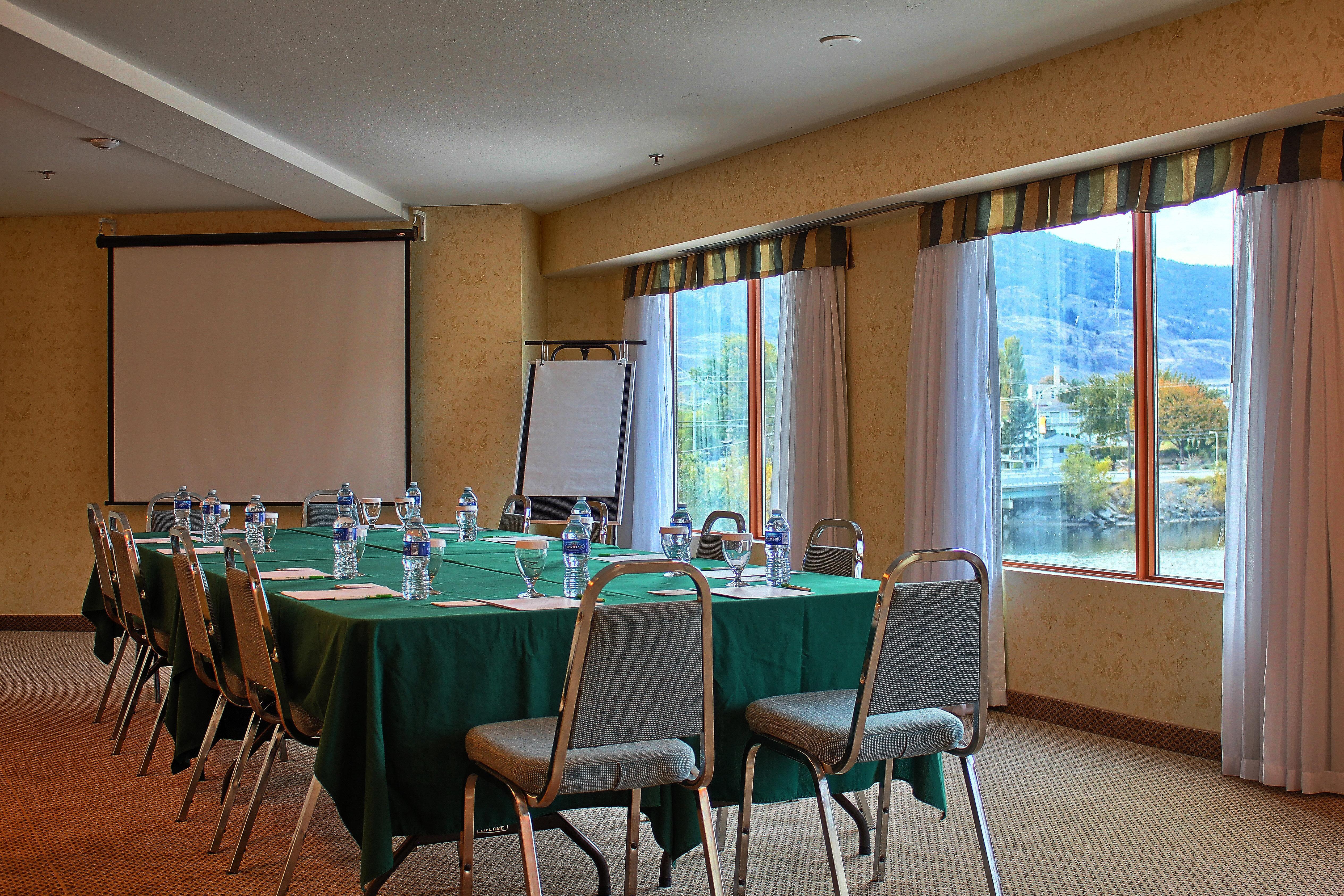 Holiday Inn Hotel & Suites Osoyoos By Ihg Екстериор снимка