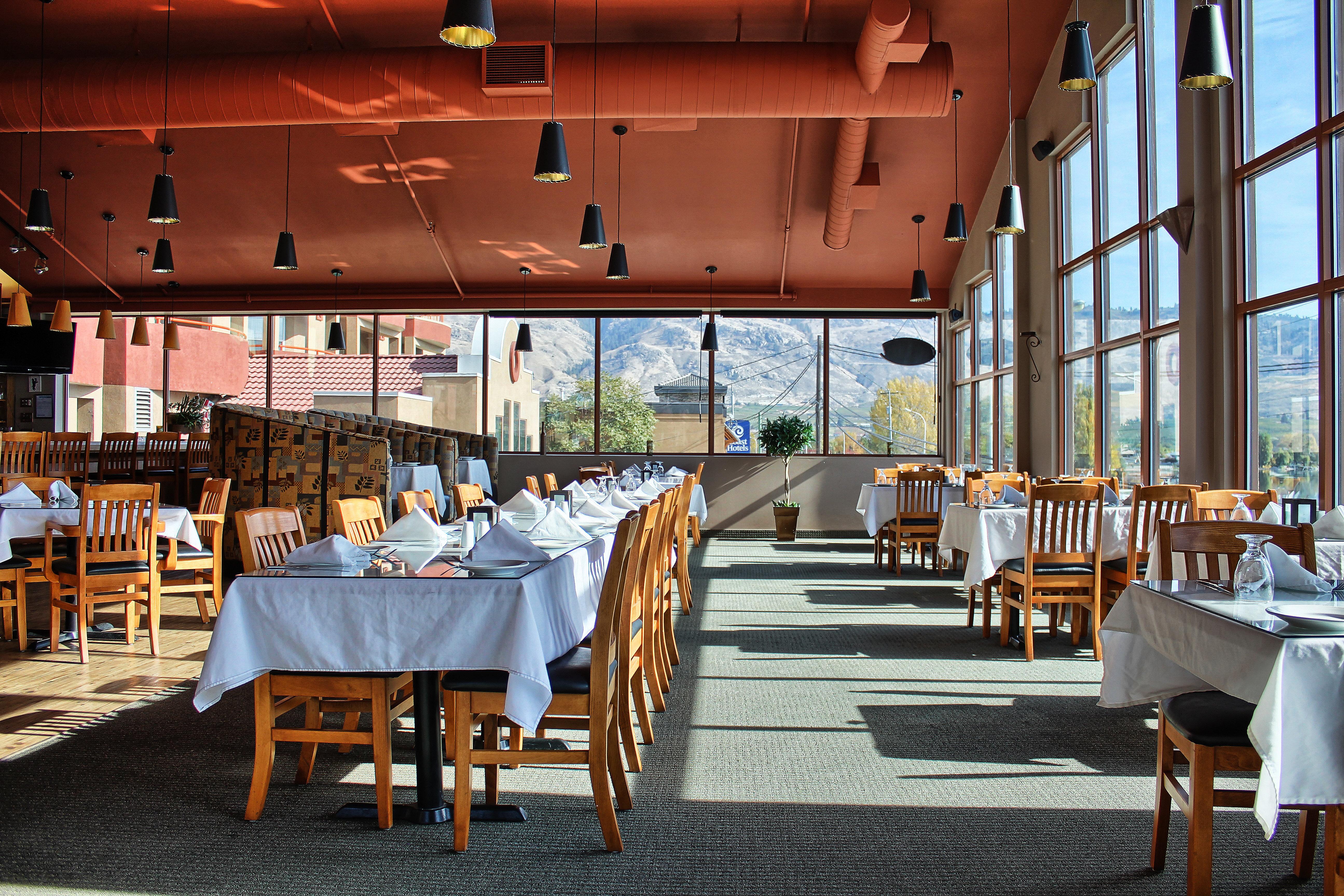 Holiday Inn Hotel & Suites Osoyoos By Ihg Екстериор снимка